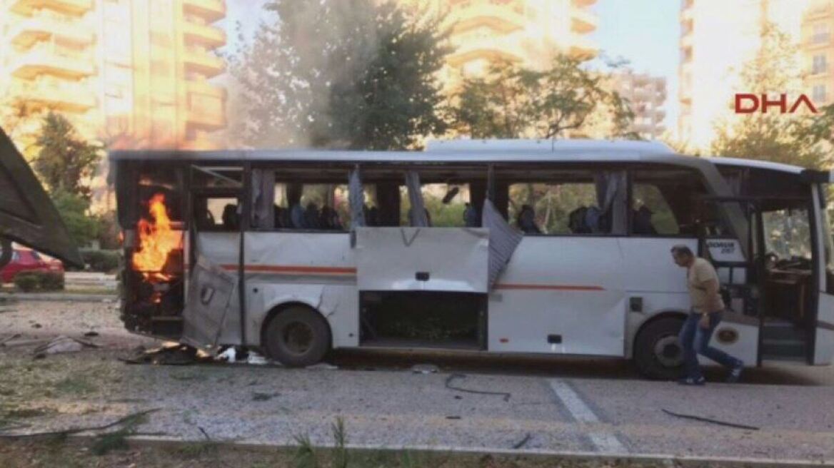 Τουρκία: Όχημα της αστυνομίας χτυπήθηκε από βόμβα - Δώδεκα τραυματίες